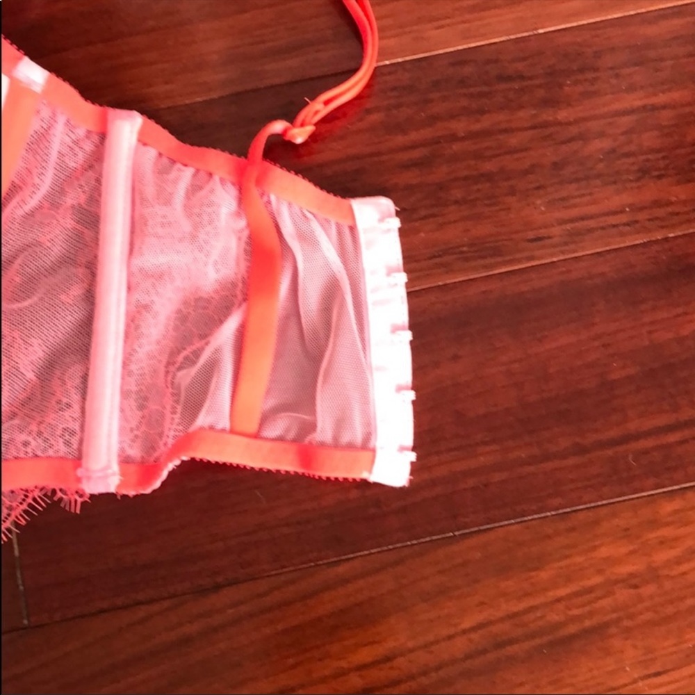 Victoria’s Secret Very Sexy Demi Bra 32D - Picture 3 of 4